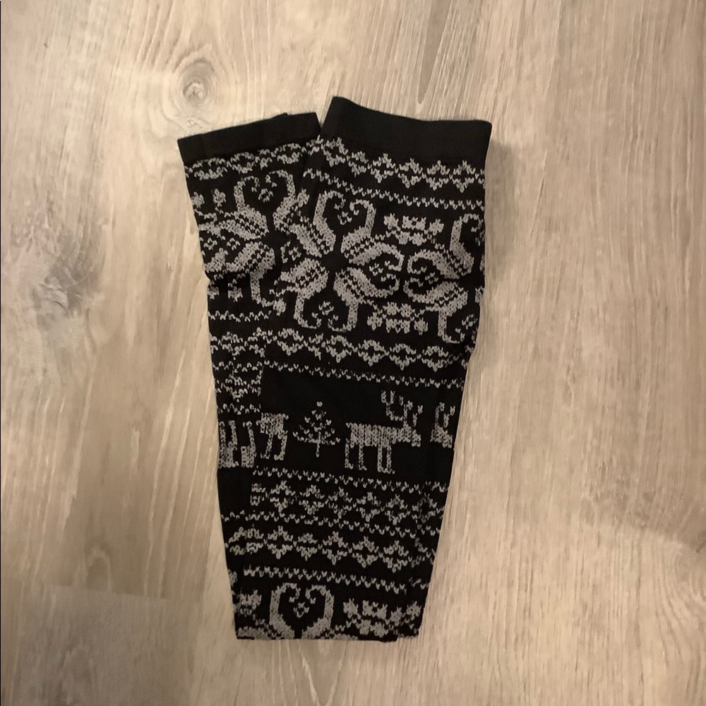Black and white Christmas leggings